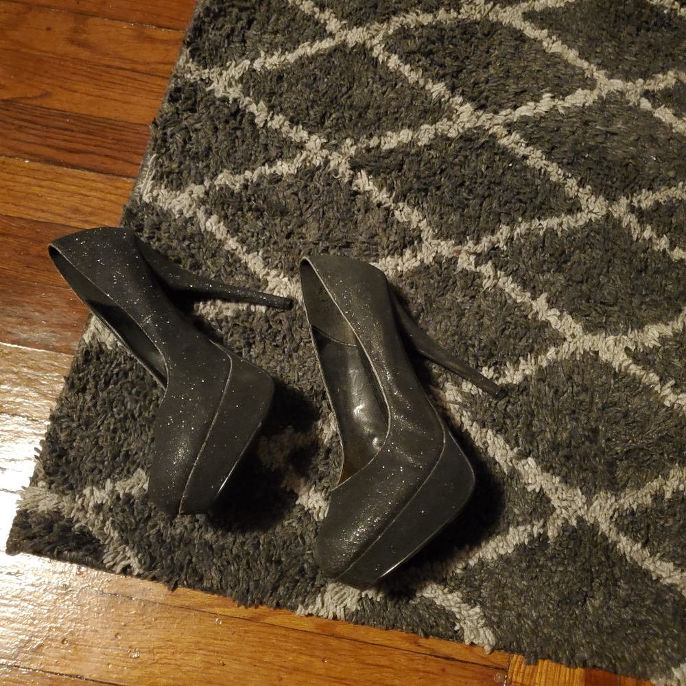 shoes - Picture 2 of 3